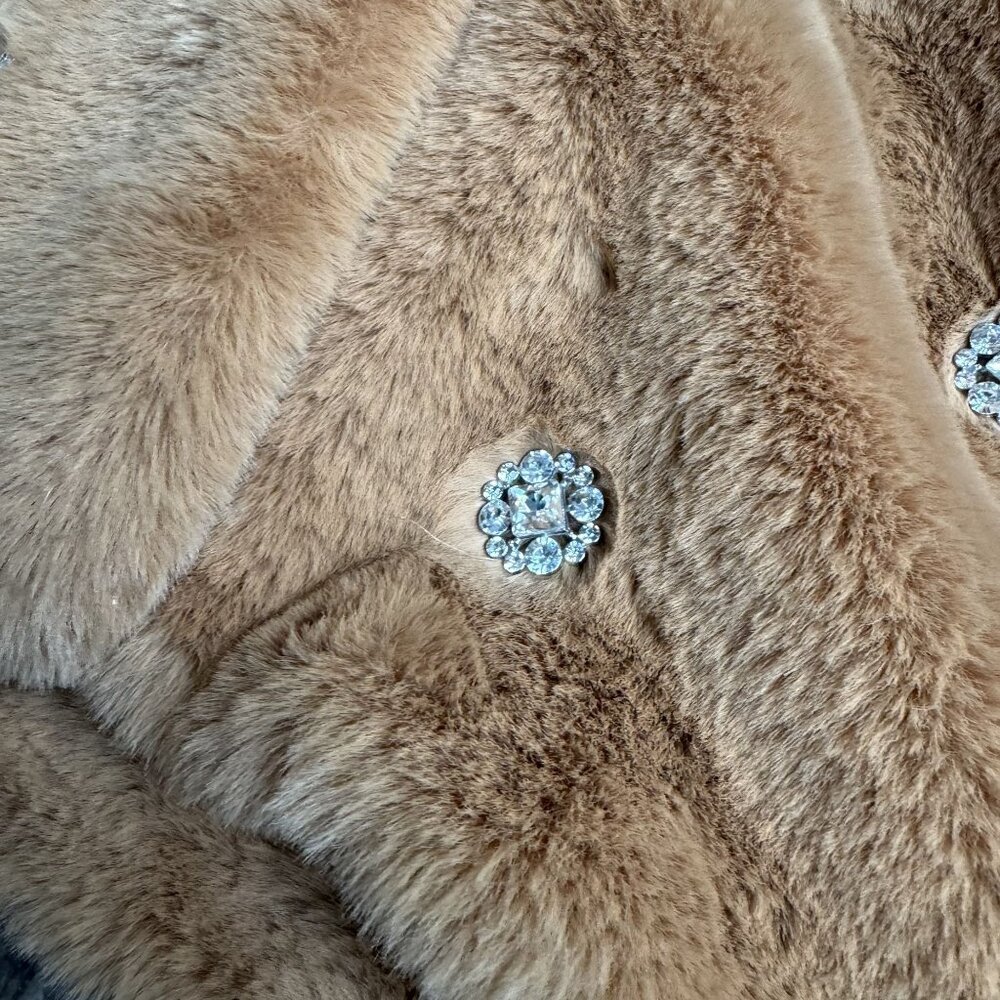 Crown & Ivy Faux Fur Teddy Bear Jacket Tan NEW XL Rhinestones Mobwife SOFT Boxy - Picture 8 of 9